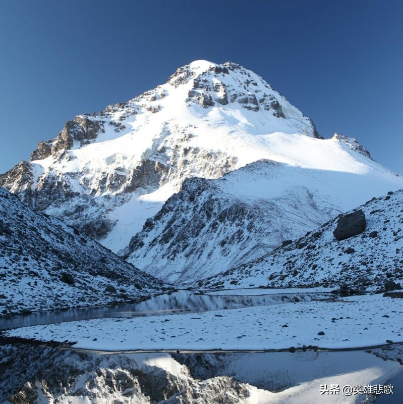 博格达峰为什么是天山主峰,遥望海拔5445米的博格达峰
