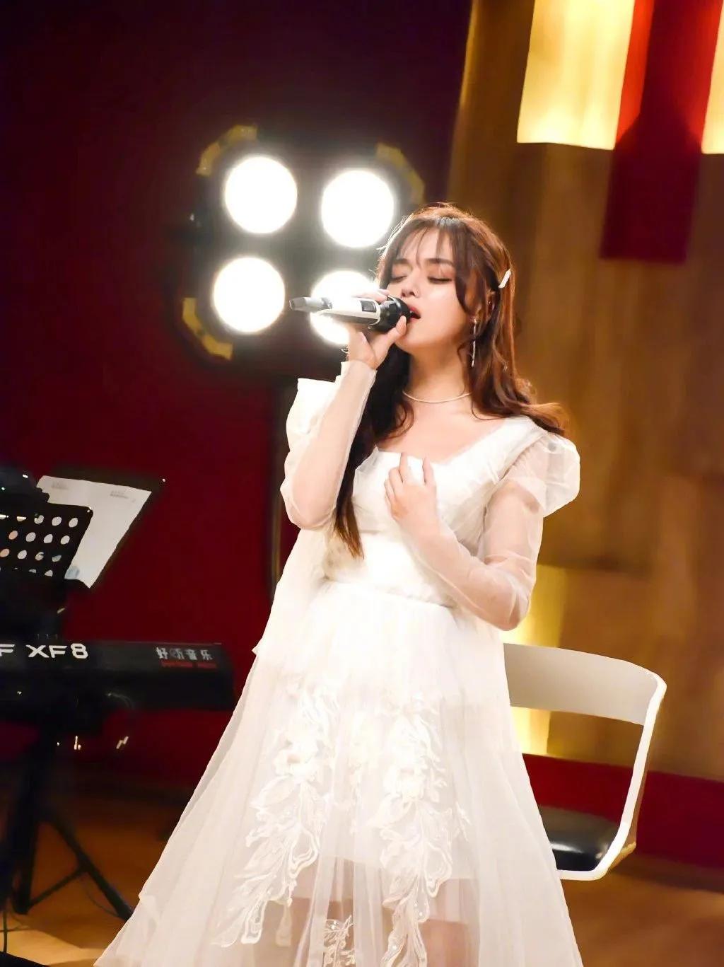 周深吉克隽逸综艺唱歌,周深吉克隽逸lettinggo完整版