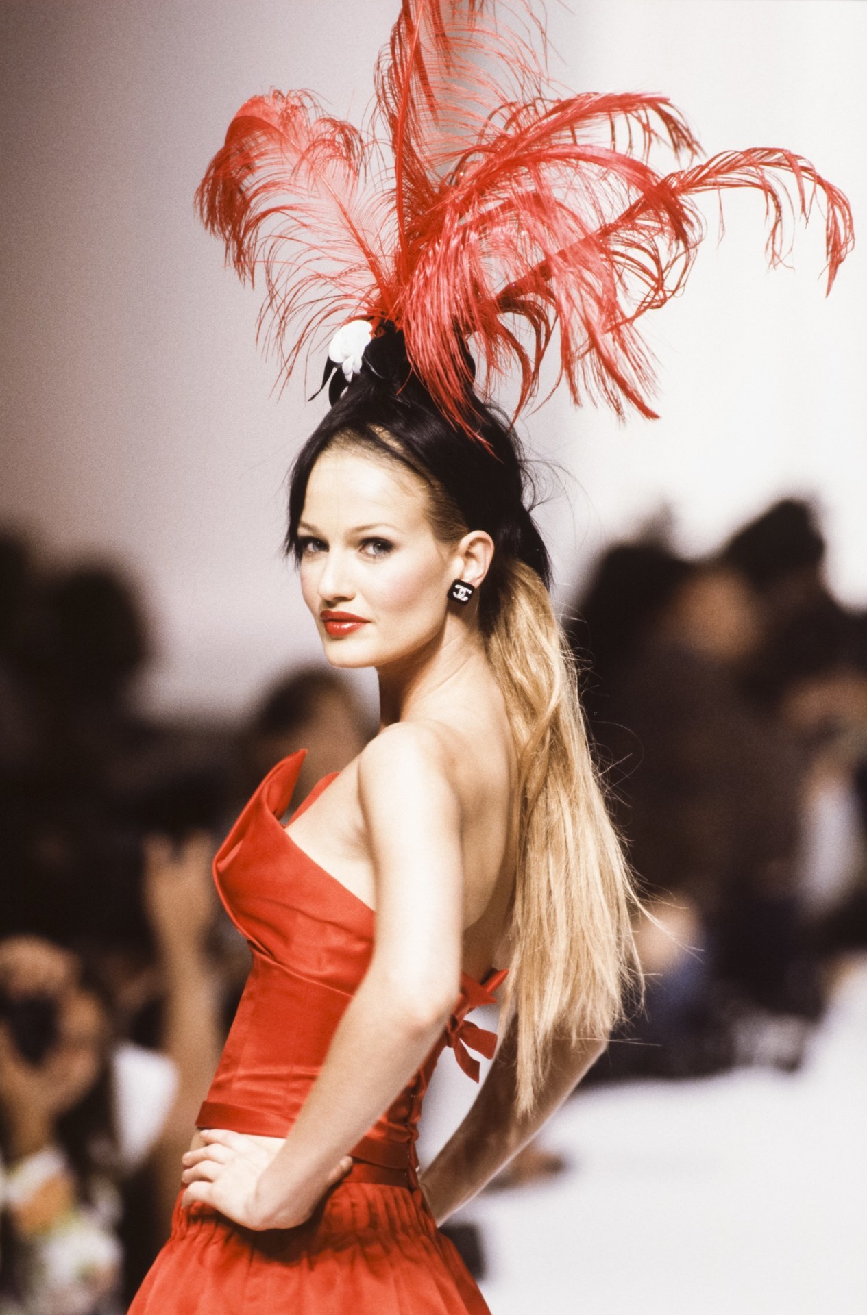 美若天仙却遭家暴毁容,荷兰顶级超模沦落为夜店女郎