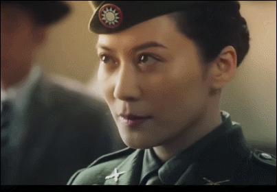 矫揉造作就别演军旅剧了,这8位女星告诉你,什么叫飒爽军人气质