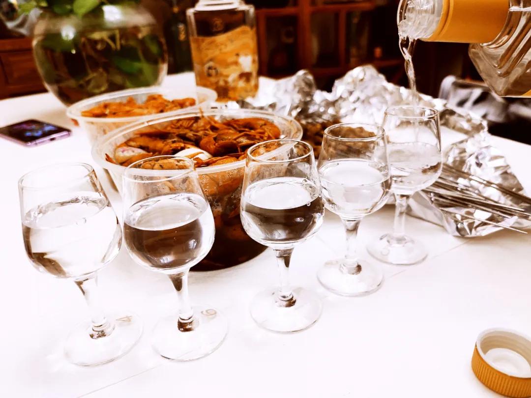 品鉴沱牌老酒视频,沱牌六粮有几款