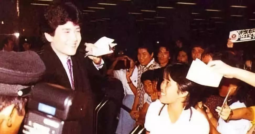 57岁费翔和母亲照片图文,费翔梦里的照片