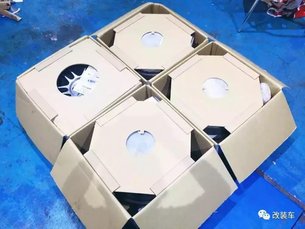 丰田86轮毂装18寸还是17寸好,丰田86加宽体