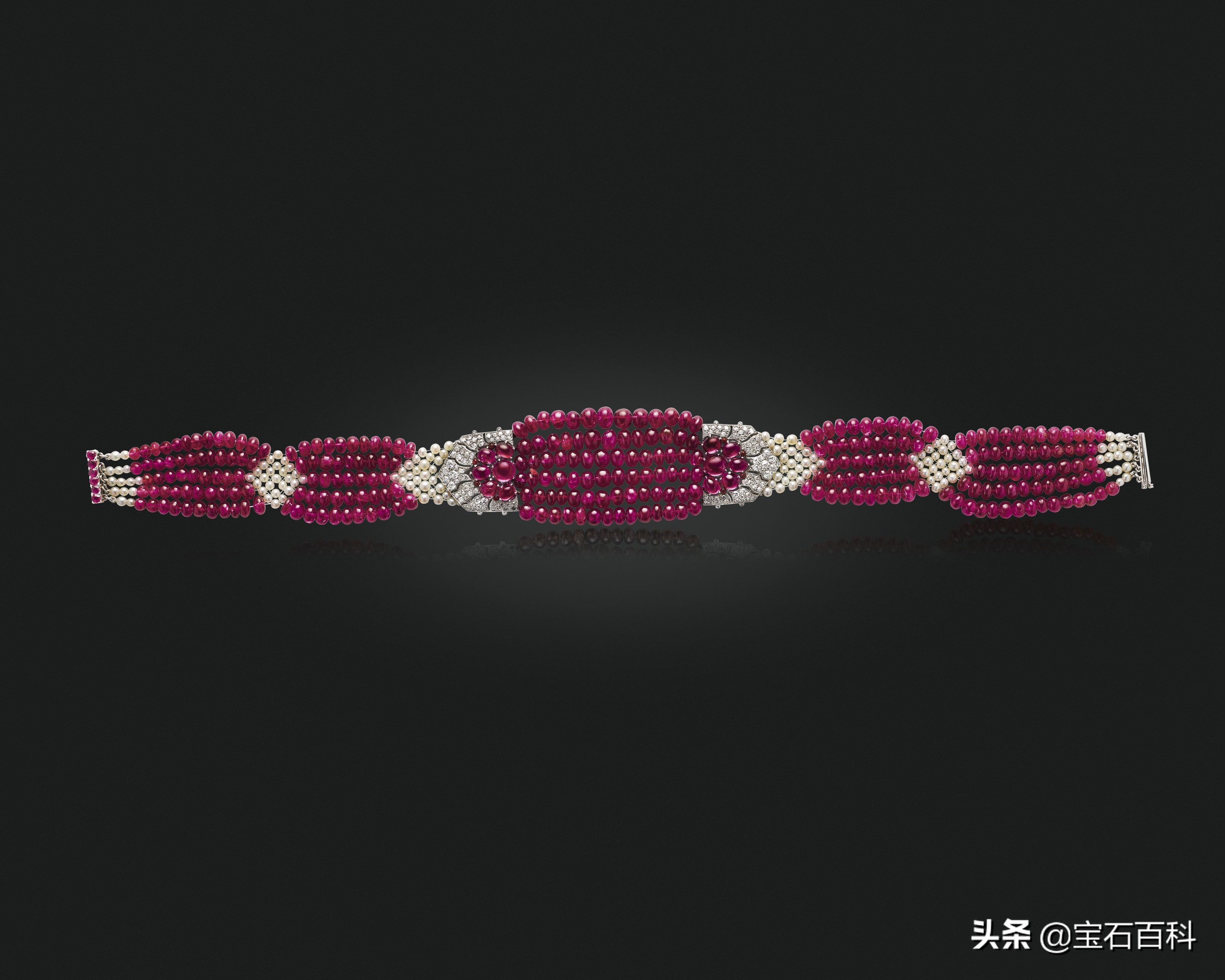 戴红宝石,戴红宝石的女人