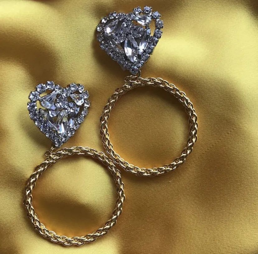 珍珠耳钉优雅永不过时,经典大方的耳钉