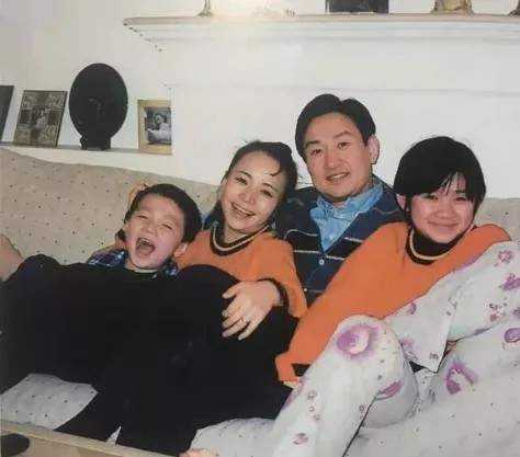 五次恋爱，三段婚姻，从演员到母亲，宋丹丹用微笑面对苦乐人生