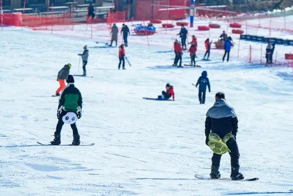 冬天遛娃好玩又省钱的秘籍在这里！温泉汗蒸、欢乐世界...快来嗨！