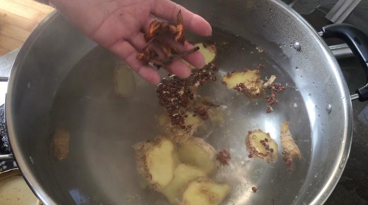 老妈腌鸡蛋不外传的秘诀,农村媳妇教你祖传秘方腌鸡蛋