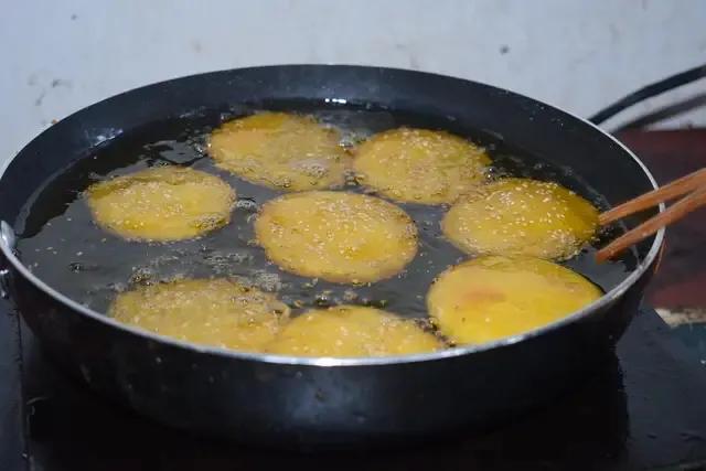 做南瓜饼能不能不加糯米粉加面粉,做南瓜饼时加糯米粉太软了