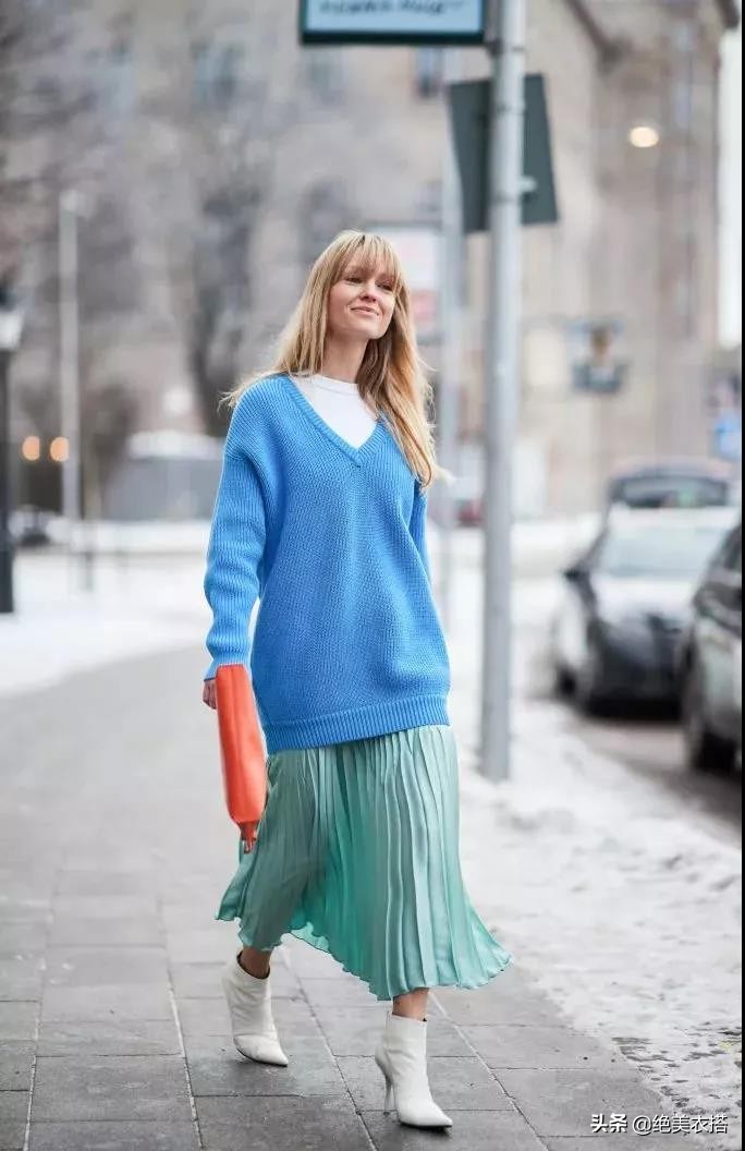 百褶裙的夏天穿搭方法,秋季百褶裙的穿搭方法长款