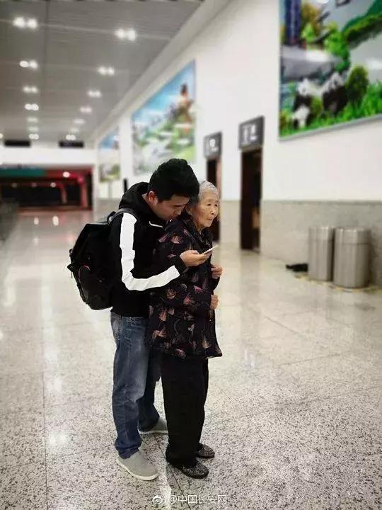 民警收到“红牌警告”:立即停止工作「三分钟法治新闻全知道」