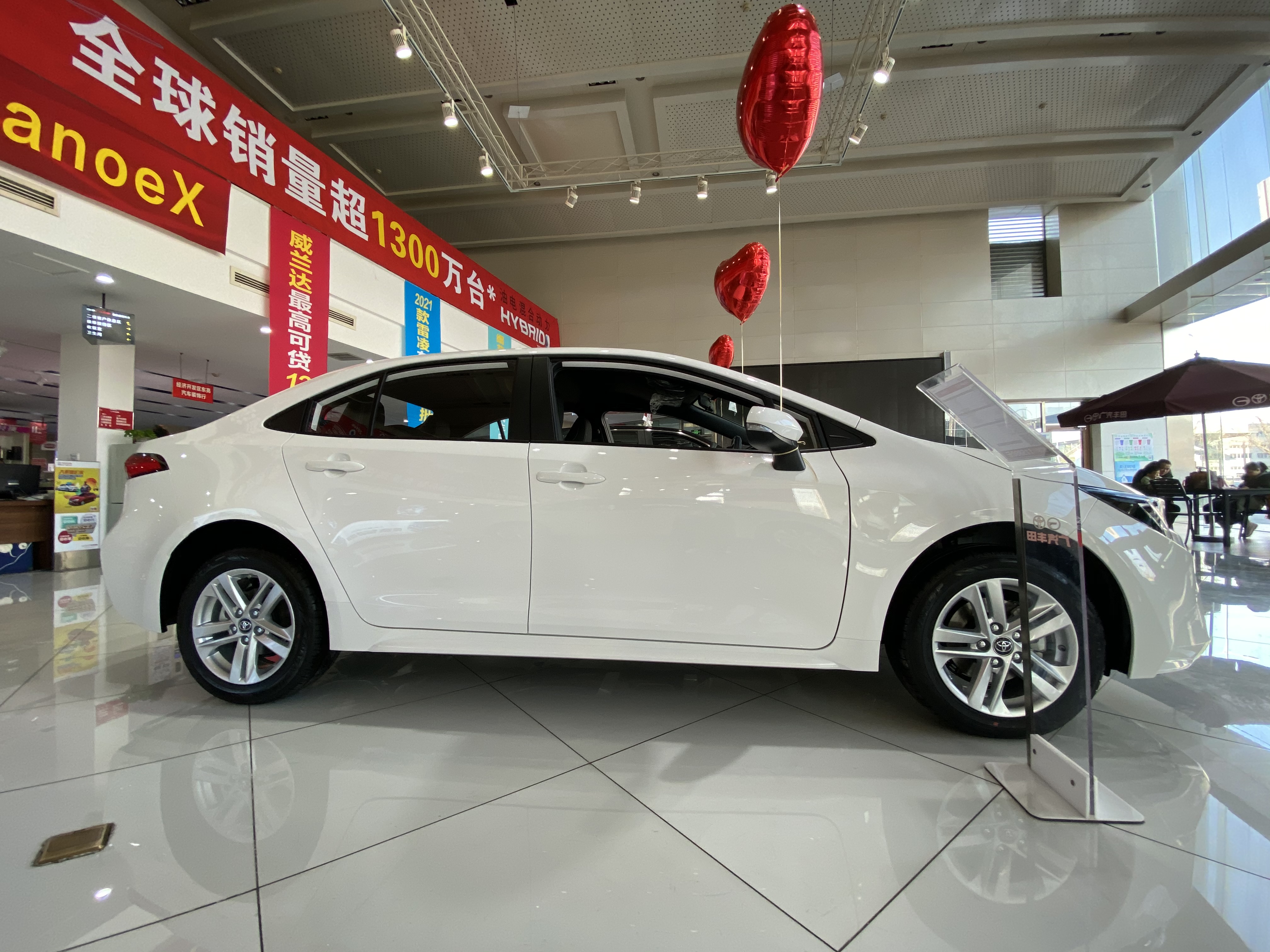 雷凌混动油耗多少钱一公里,广汽丰田雷凌19款3万公里价格