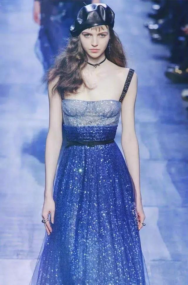 穿Dior星空裙的模特比ab还美!神似王思聪前女友,就是嘴巴怪怪的