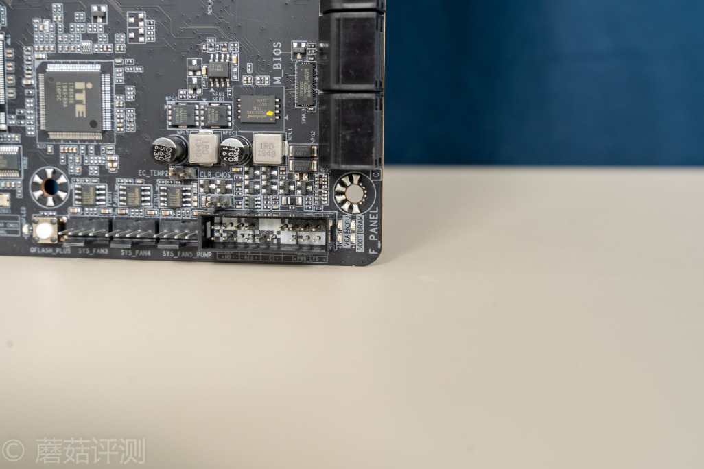 技嘉z490aorusproax主板多大,技嘉z490aorusproax是超级雕吗