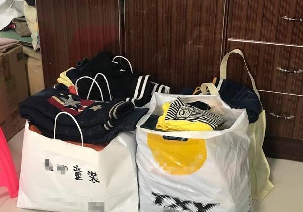 何洁卖小孩旧衣服,何洁衣服多少钱