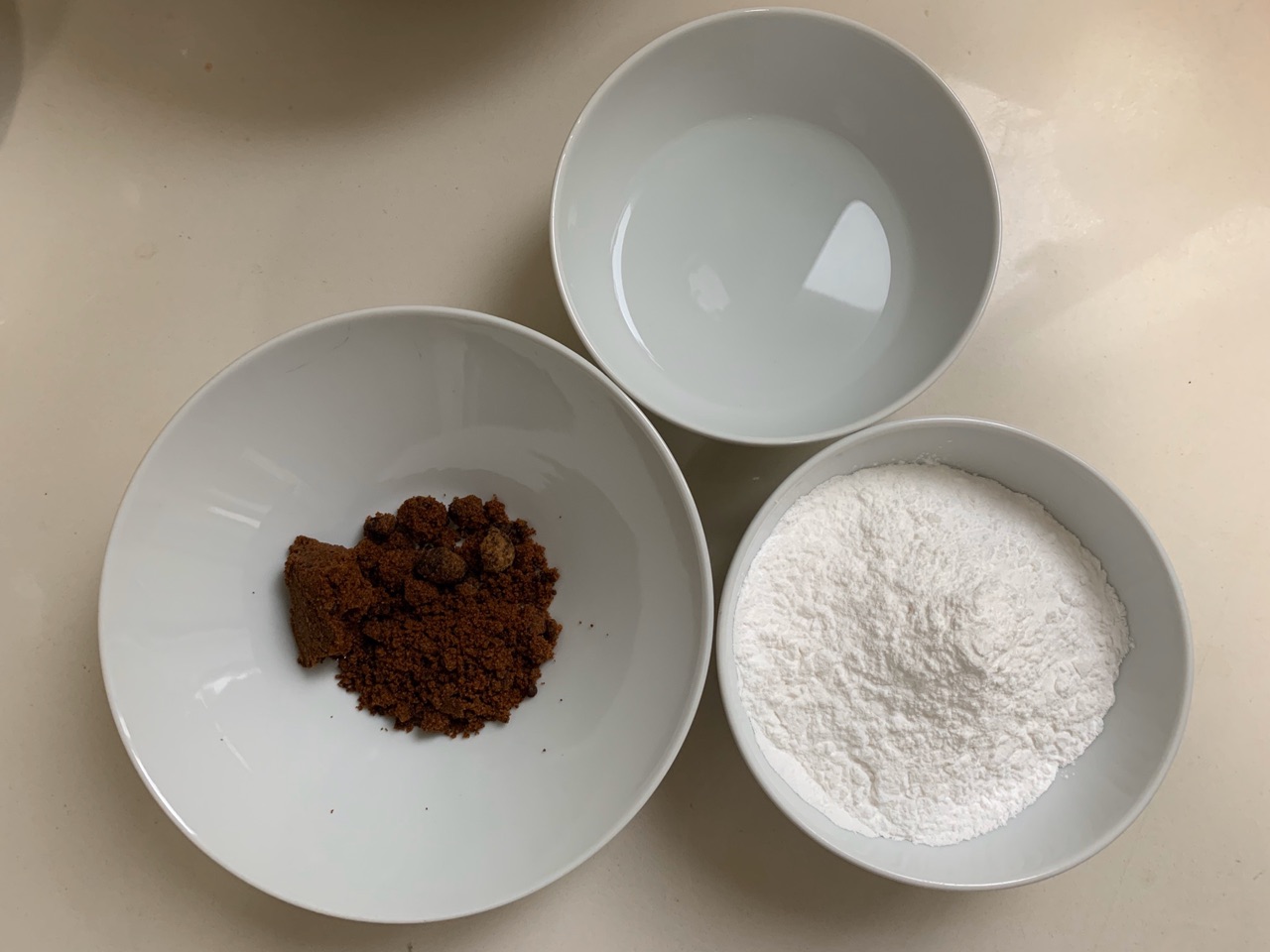 奶茶里的珍珠用糯米怎么做,奶茶珍珠正宗做法用什么粉