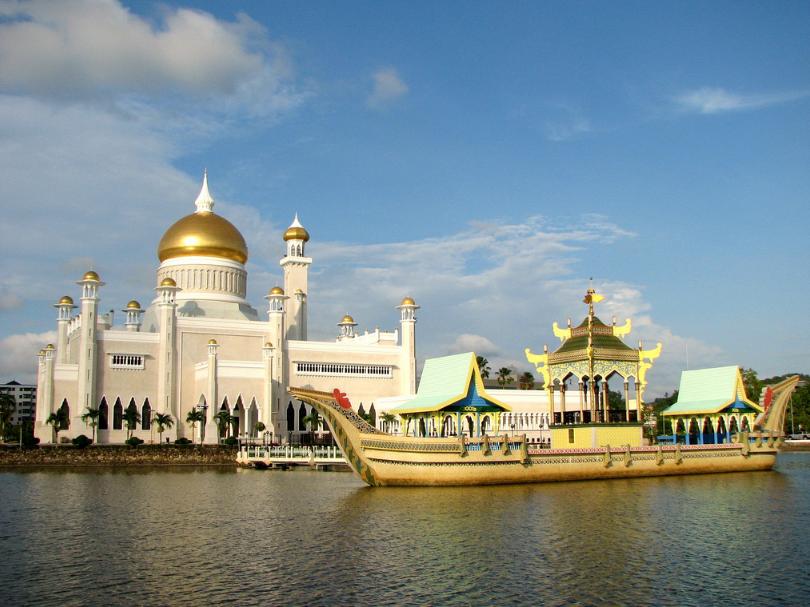 把华人印到*旗国**上，富得流油的世外桃源，王子放弃王位只想踢球！