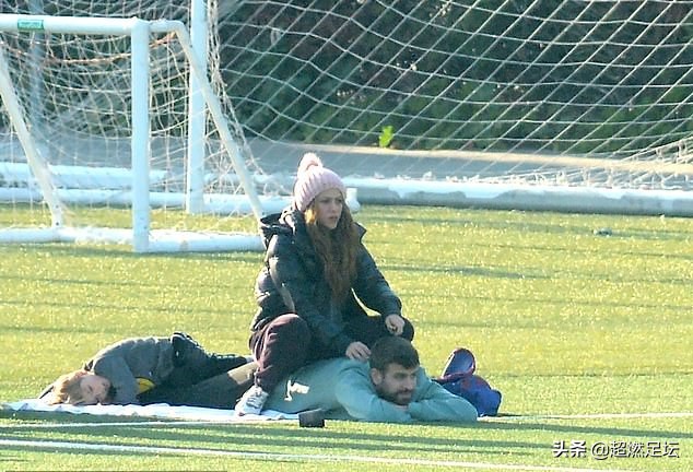 巴萨球员和巴塞罗那接吻,巴萨球员接吻视频