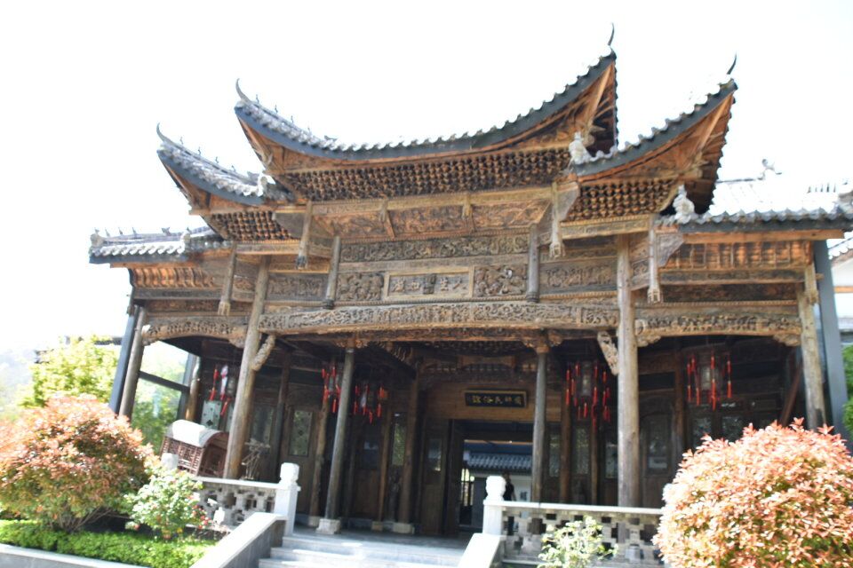 曾经的青岛雨林谷，摇身一变身价爆涨，门票太贵游人稀少