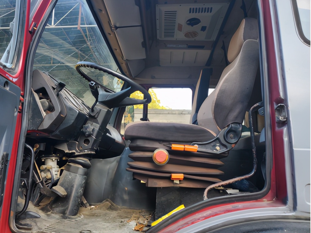 奔驰重卡和国产重卡哪个好,奔驰重卡有多厉害