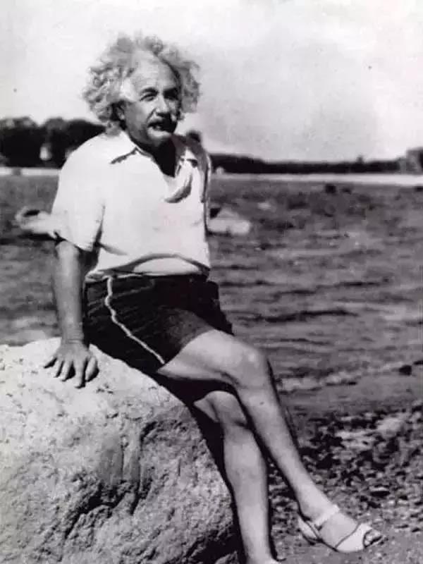 老照片里的旧时光在变幻的生命里,一张老照片展示着时代的变迁