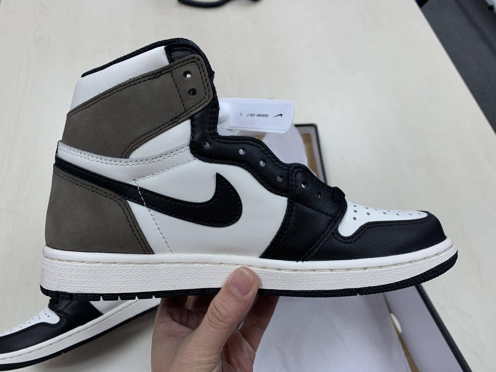 入手小倒钩AirJordan1DarkMocha