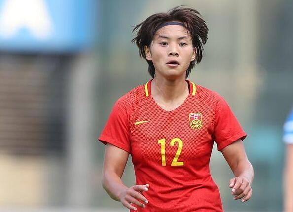 王霜梅开二度中国女足晋级东京,中国女球员王霜进球视频