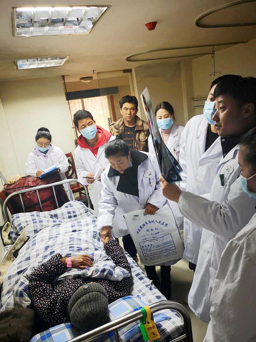 民革*党**员情系高原甘做“天使”，不忘初心落到实处