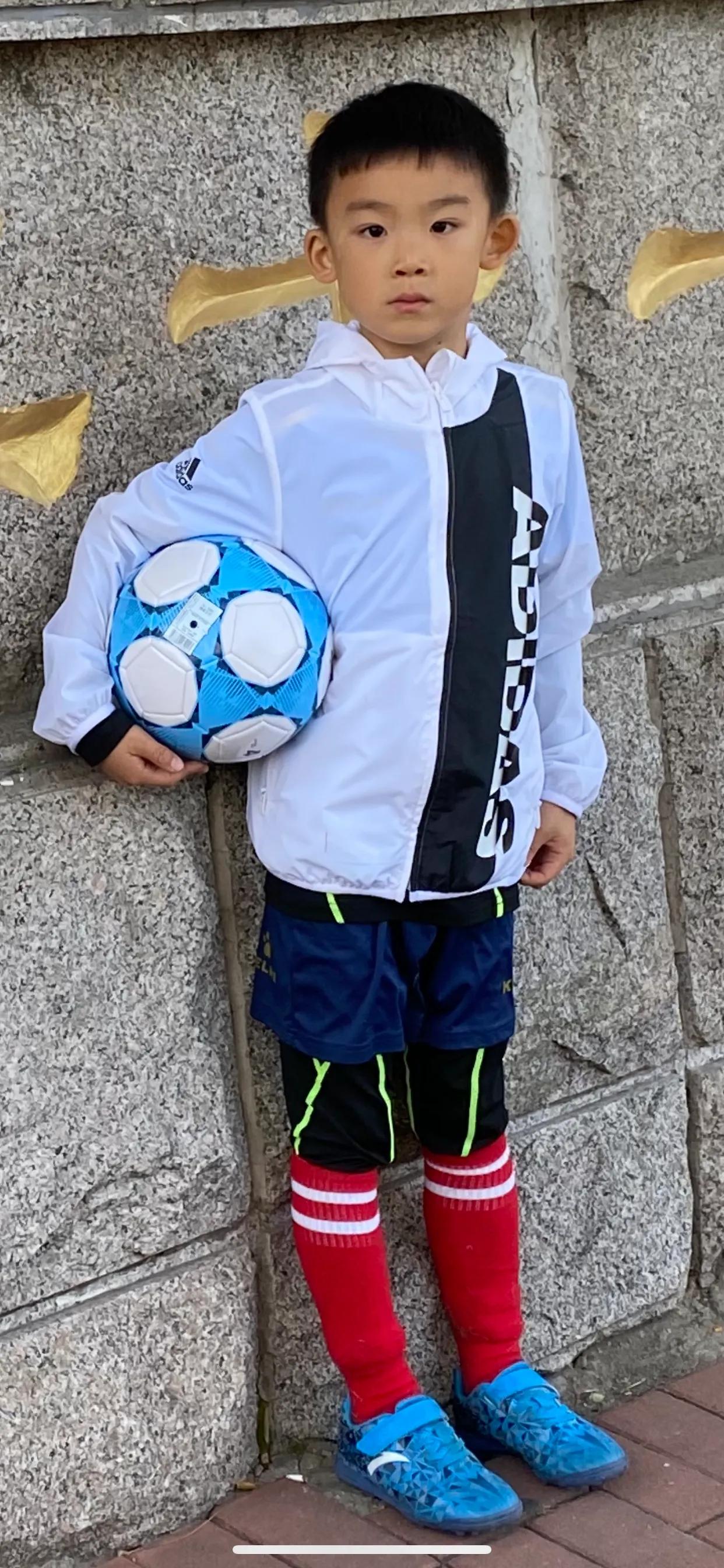 我和足球的故事绘画,我和足球的故事