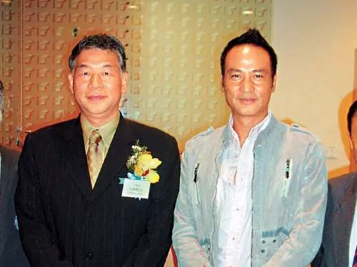 昔日影帝如今沦落为小鲜肉作陪,昔日影帝沦落街头