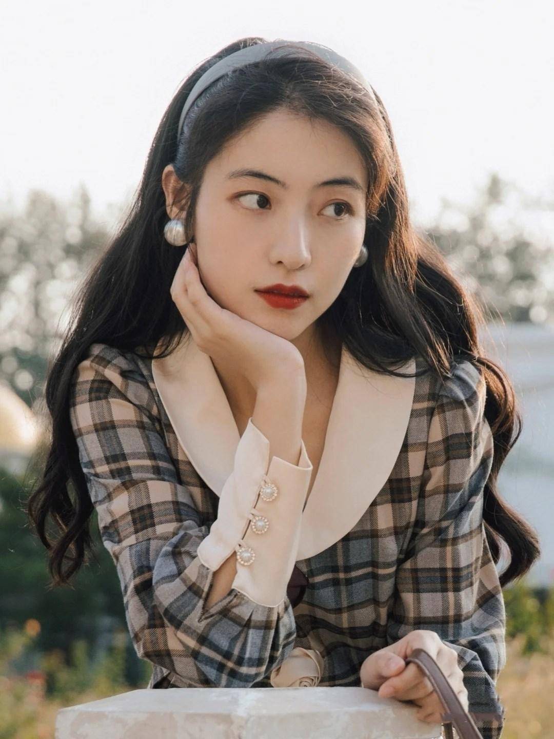 雅诗兰黛粉底液怎么样用才不浮粉,雅诗兰黛粉底液适合干皮肤吗