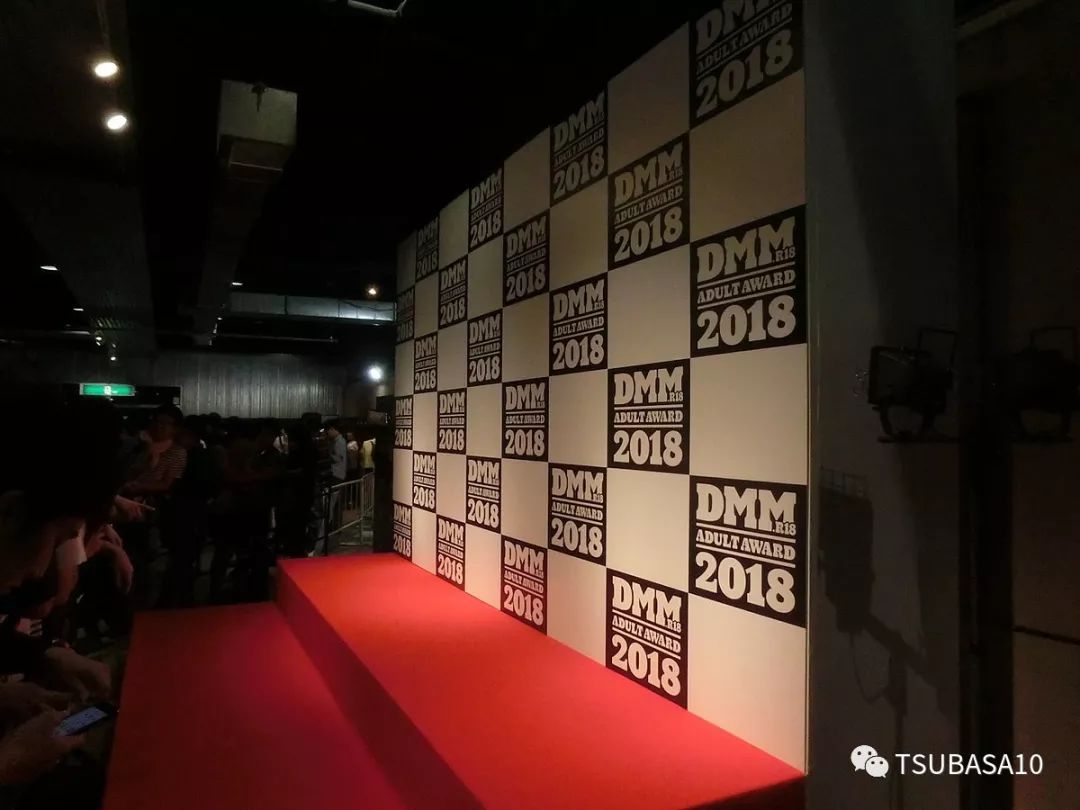 贩卖过黄片，指导过咪蒙，他帮助日本足球进军欧洲的中心