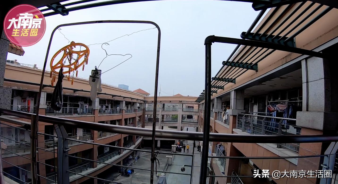 南京南站附近商场购物中心,南京南站旁边的商场