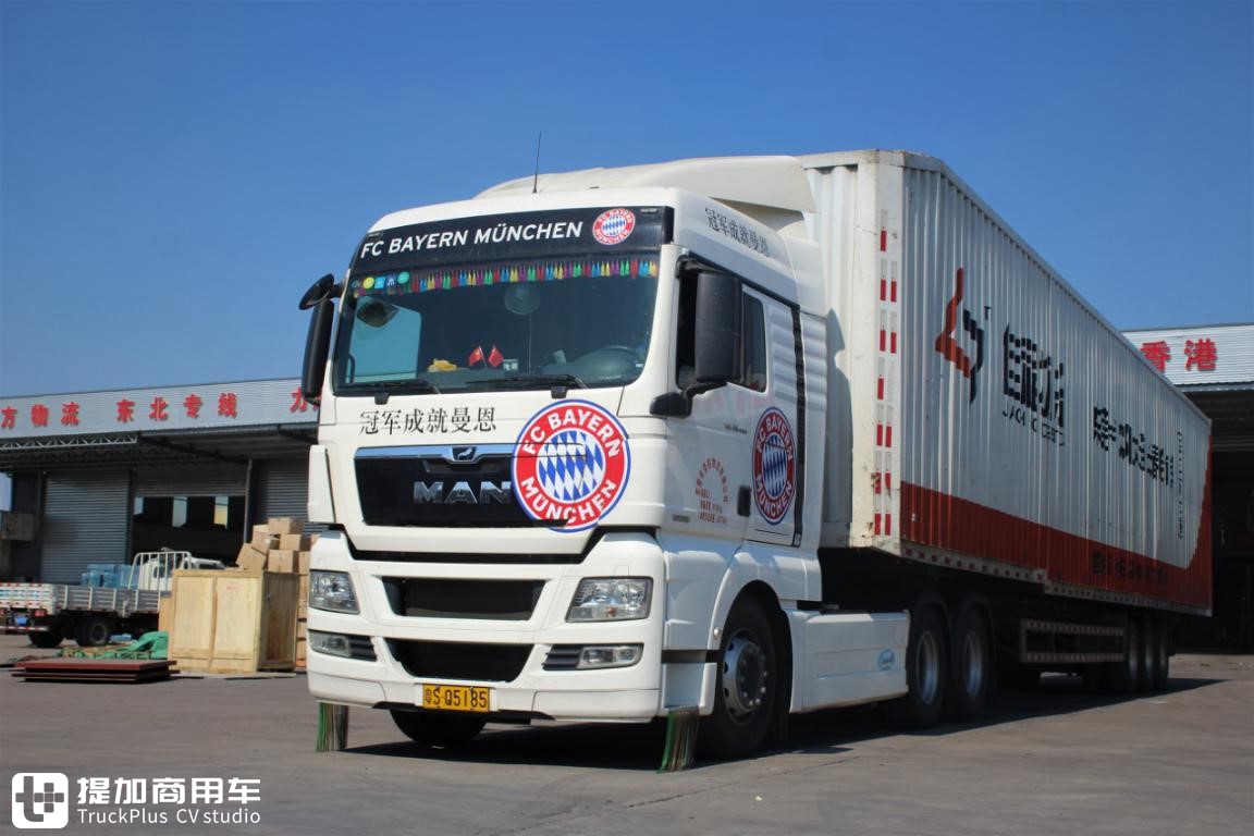 遇到一辆贴满“拜仁慕尼黑”球队元素的卡车，仔细一看竟大有来头