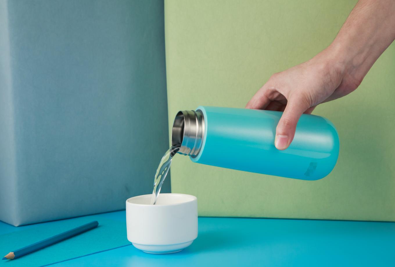 央视曝光保温杯热水进毒水出,央视保温杯热水变毒水