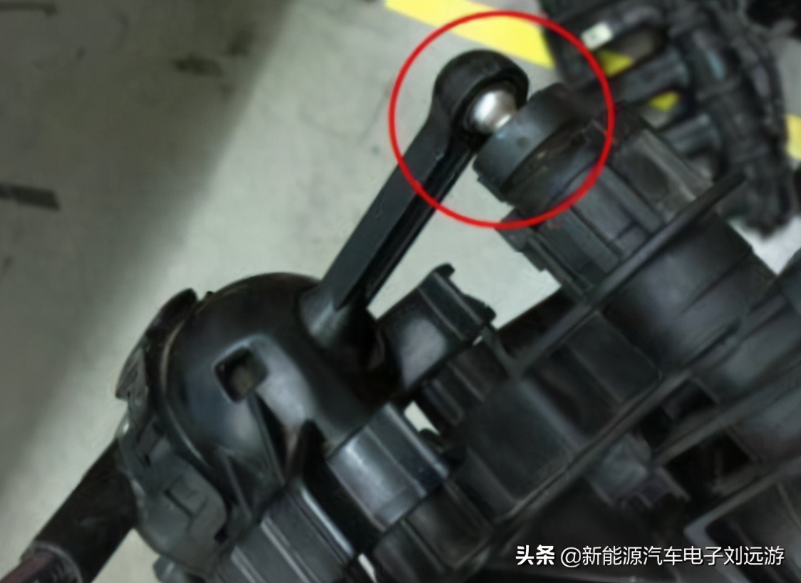 新途观p2015进气管风门位置,途观报进气管风门位置传感器故障