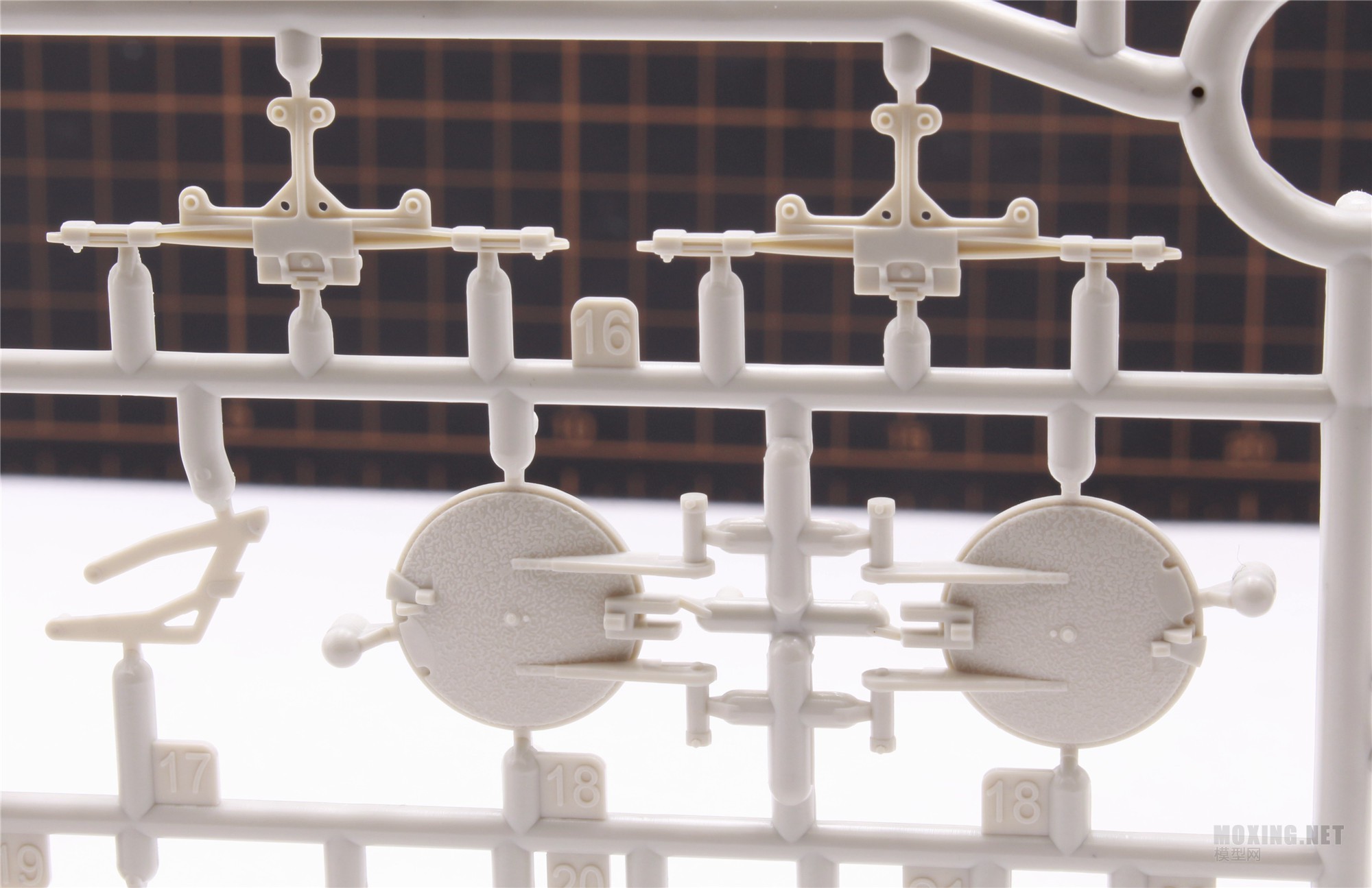 MENG,SS-018-1/35以色列“雌虎”重型装甲运输车-简介与开盒