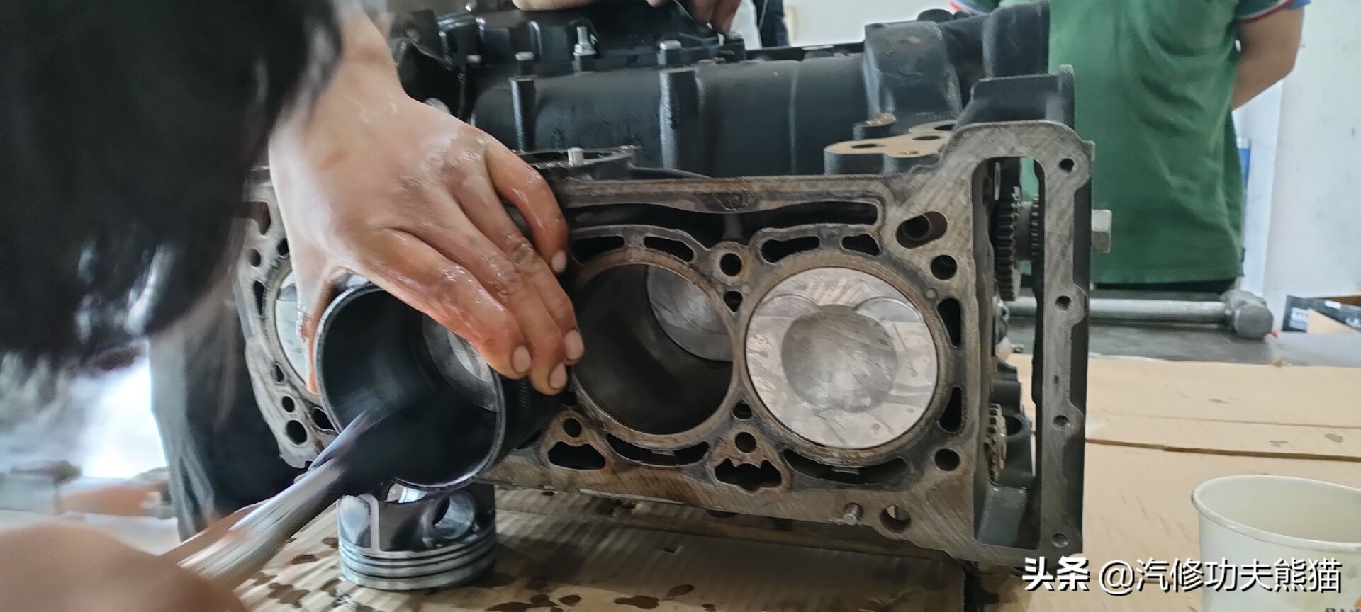 奥迪q5烧机油狂飙,奥迪q5烧机油且发动机抖动