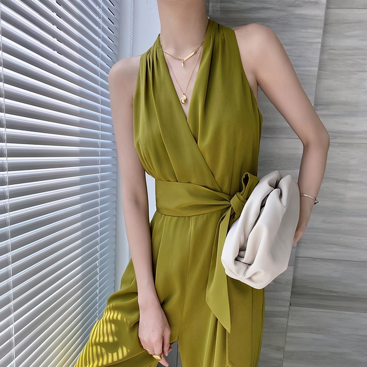 背带连体裤减龄增气质 (夏季气质减龄大码连体裤)