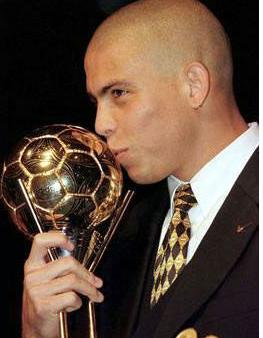 梅西c罗足球世界排名,c罗和梅西谁获得了第六次金球奖