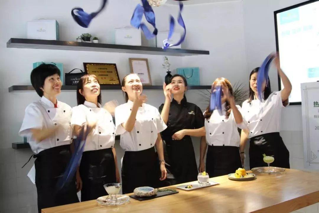 燕窝即食燕窝鲜炖燕窝,俩夫妻吃燕窝