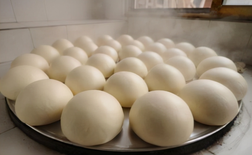 怎样用酵母粉蒸馒头好吃又松软,蒸馒头别只放酵母