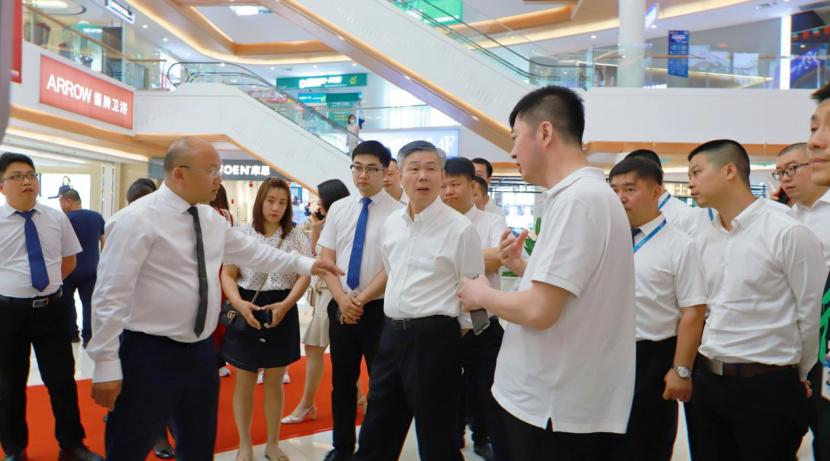 热烈欢迎敏华控股董事局主席黄敏利博士携高管团队一行莅临居然之家吉林地区参观交流！