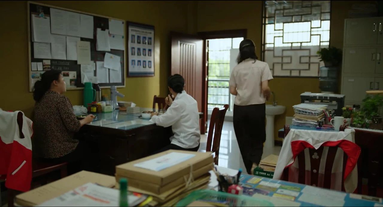 《隐秘的角落》里的中年人脸上都写着一句话：我太难了