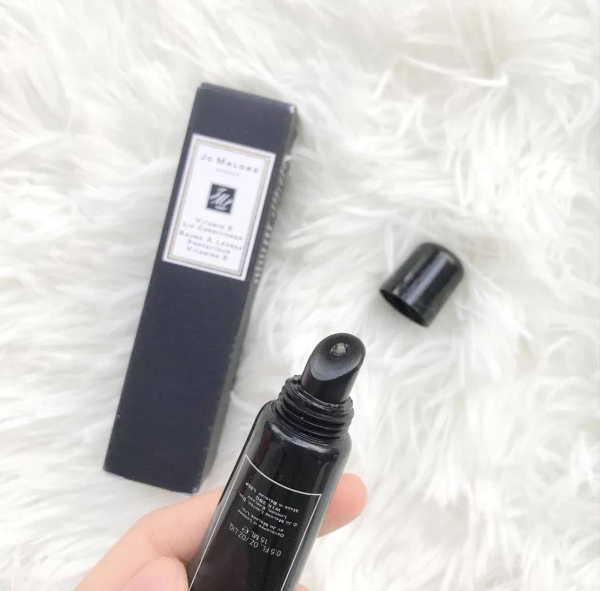 嘴唇水嘟嘟的太可爱了，但你的怎么还那么干瘪