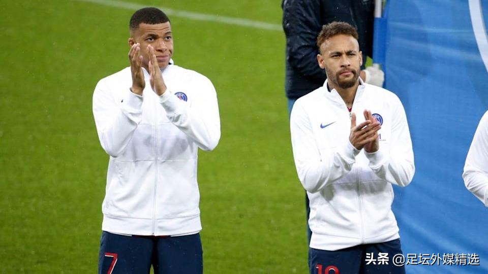 ​国际足坛转会市场动态：曼联加速转会事宜，其他俱乐部紧张起来