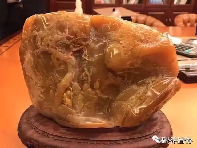 天价田黄石拍出史上最贵价格,田黄石每克3万真假田黄