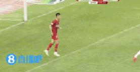 搞笑视频门将被数次击中,门将乌龙球爆笑视频