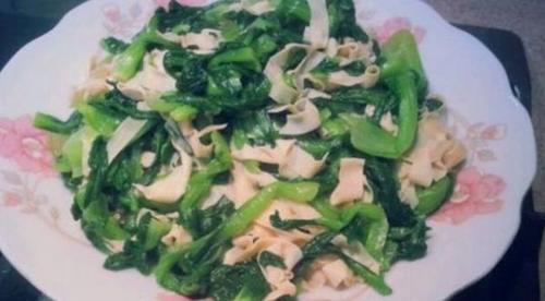 尖椒炒百叶豆腐的家常做法,鸡毛菜炒油豆腐怎么做好吃