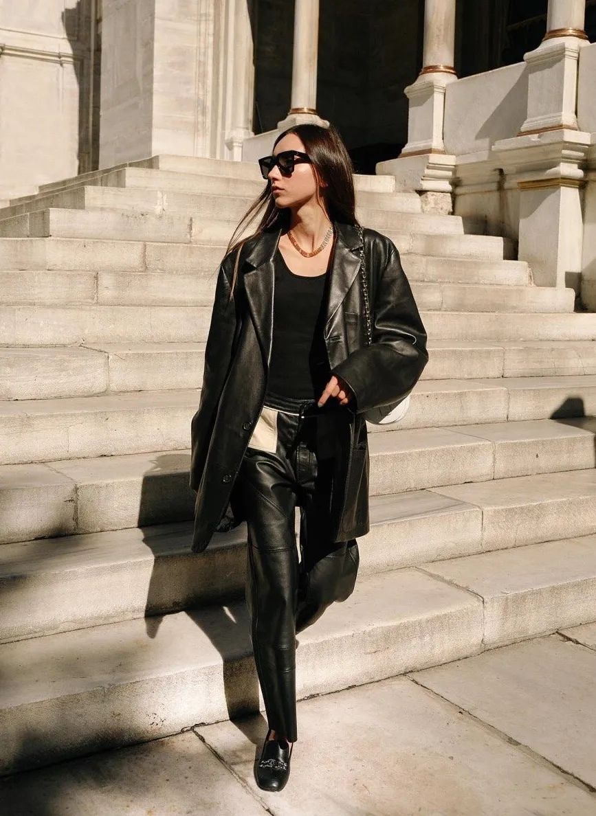 一件皮西装可以有多帅？时髦精们早已给出了答案